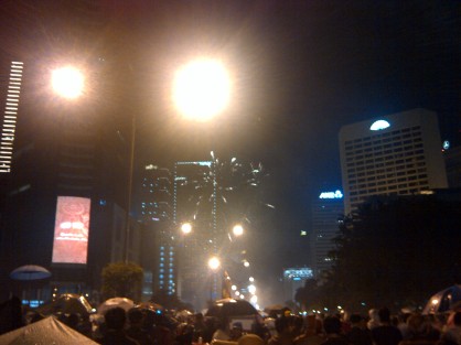 Sudirman facing Bunderan HI. Even before 12, people already lighted on the fireworks